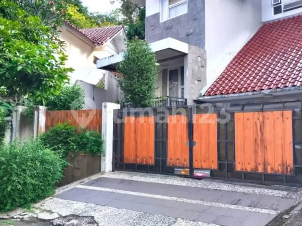 Rumah Luas & Rapi 4+1 Kamar Tidur Siap Huni di Villa Cinere Mas