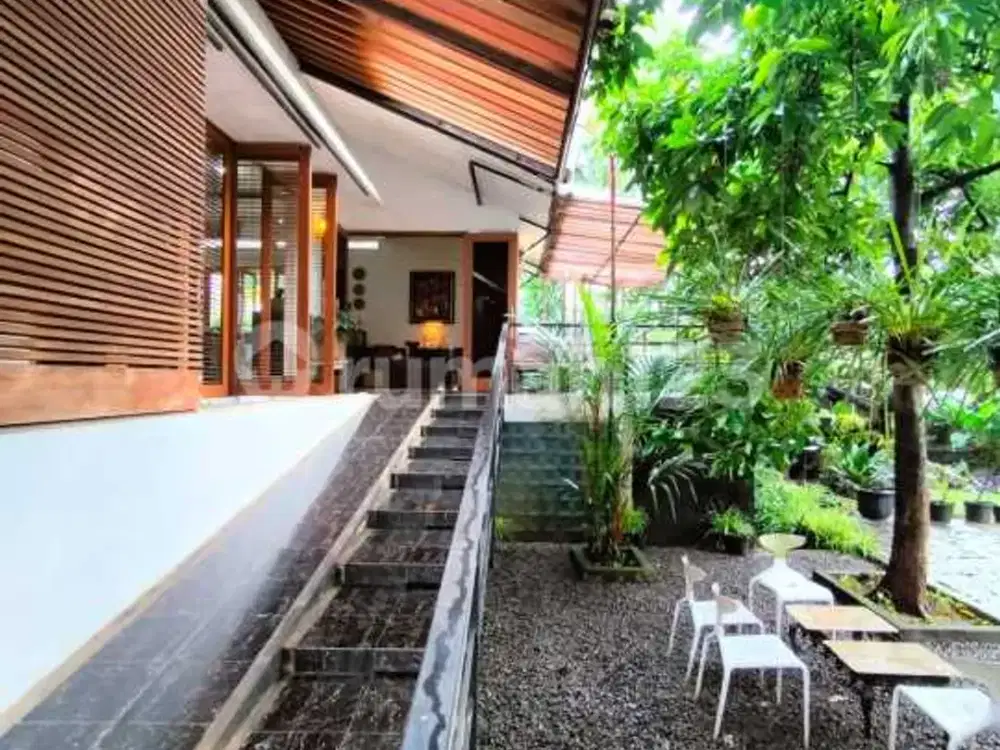 Dijual Rumah dengan Lahan Luas Lokasi Premium di Cipete