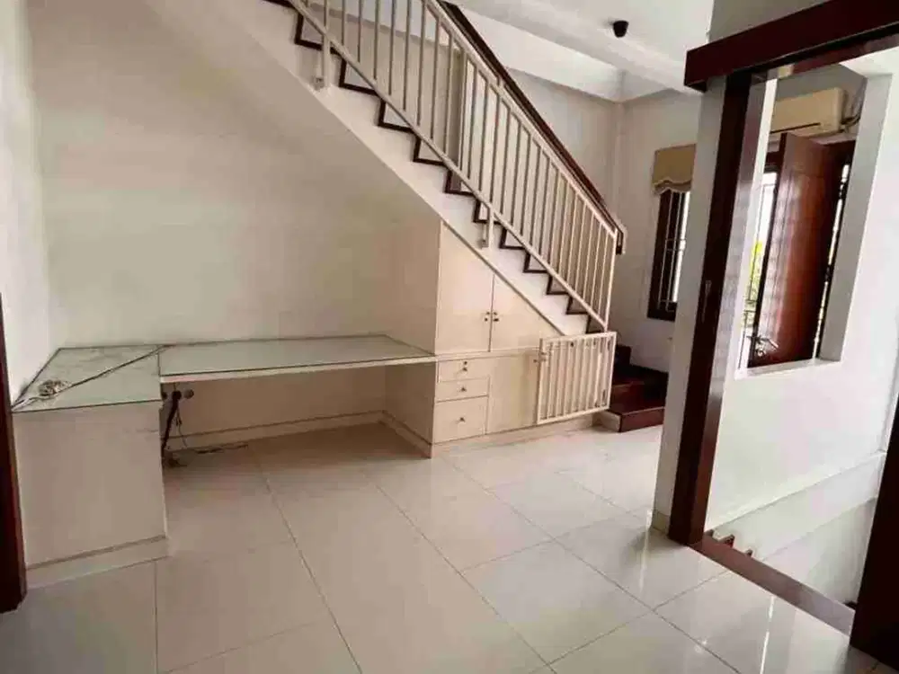 Rumah Cantik 2 Lantai di Kelapa Gading – Siap Huni, Bebas Renovasi