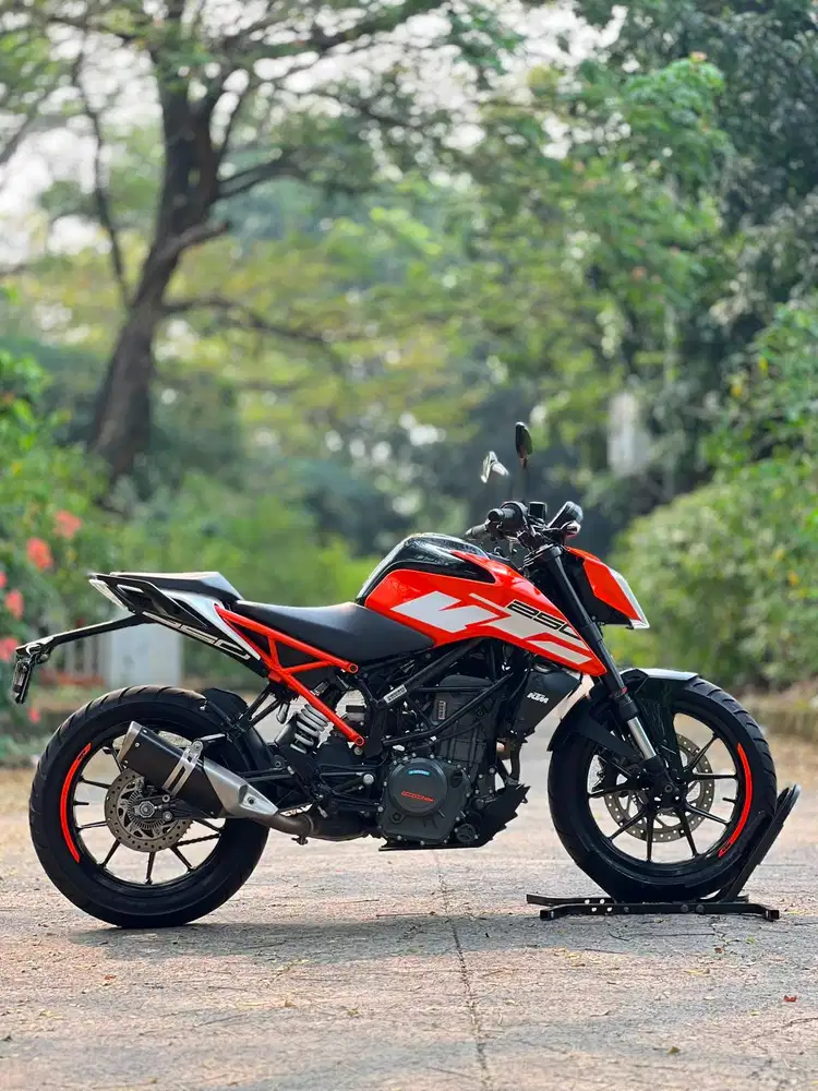 KTM DUKE 250 ABS ORANGE 2019 KM 4K PAJAK ON SUPER GRESS