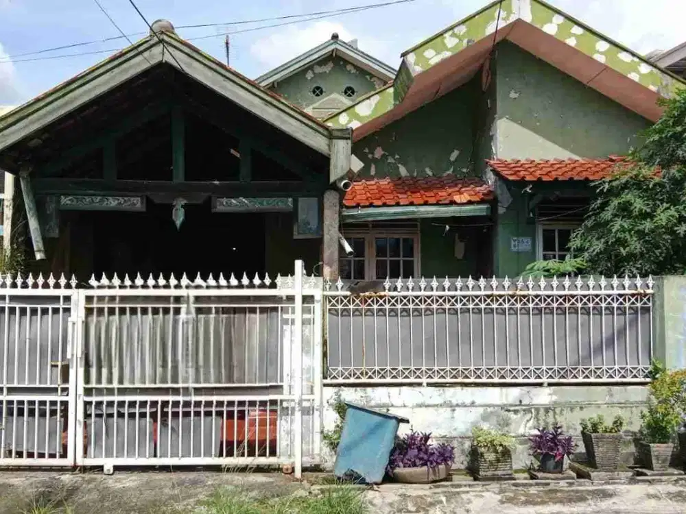 Dijual Murah Rumah Lama Butuh Renovasi dalam Komplek Pemda, Jatiasih Bekasi.