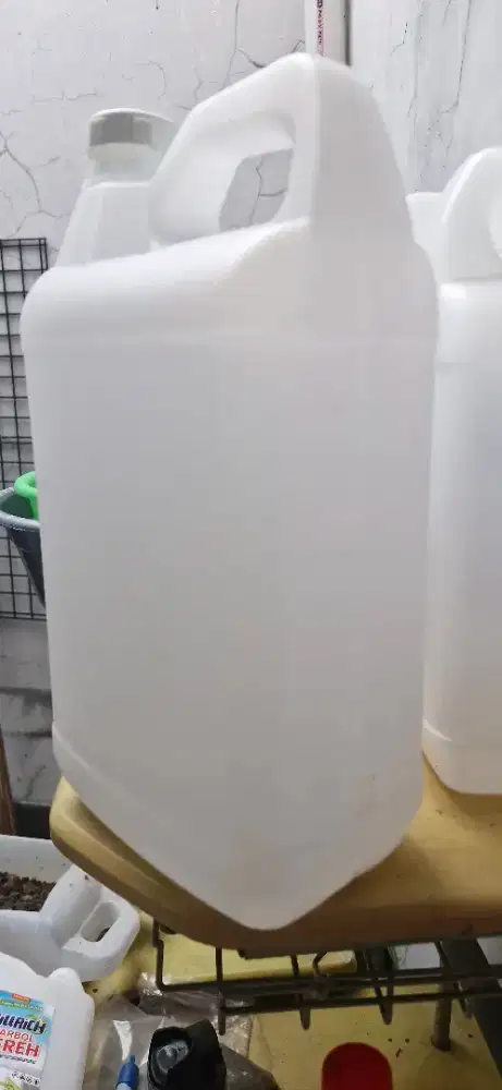 Jerigen bekas kapasitas 5 liter
