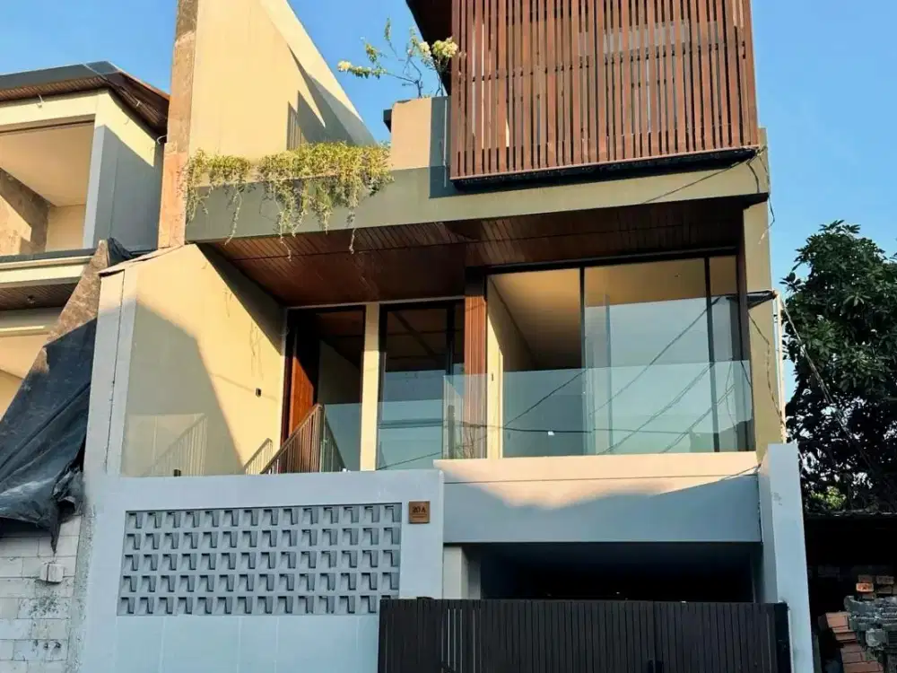 RUMAH PREMIUM 3 LANTAI DI DENPASAR BARAT