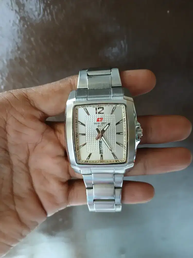 jam tangan SWIS ARMY