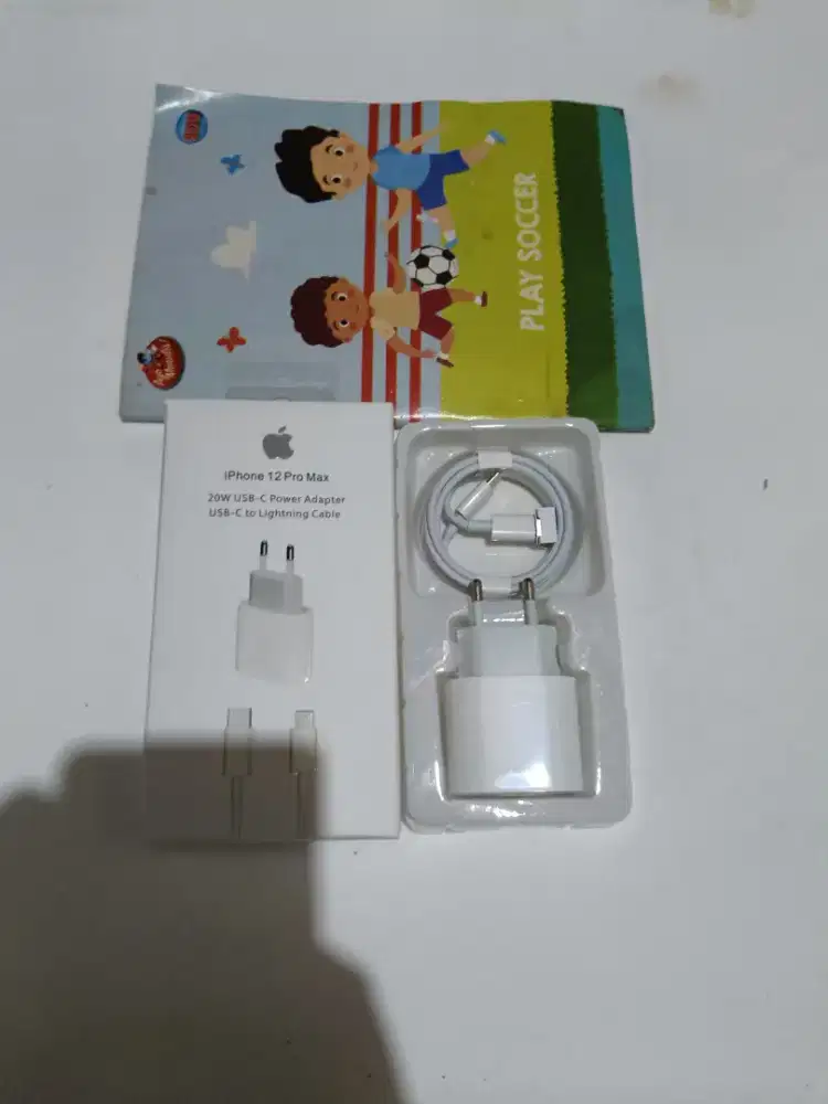 Charger iPhone 20 watt c to lighting satu set barang baru siap pakai