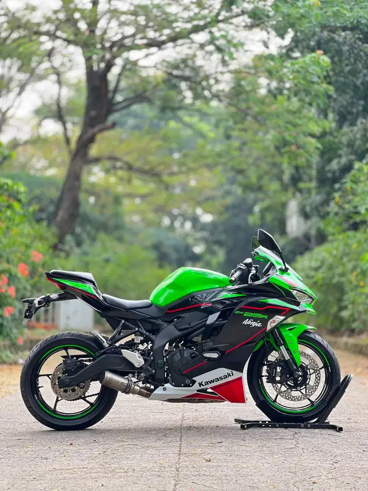 KAWASAKI ZX25R ABS HIJAU 2022 KM 4K PAJAK ON SUPER MULUS