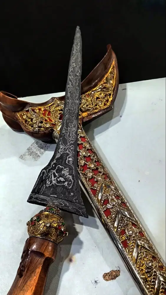 Keris sepuh Kebo Lajer pamor Ngulit Semongko Tangguh Jenggala sepuh