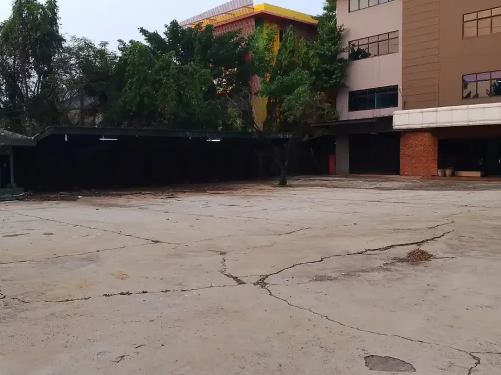 Murah!!! Disewakan Lahan dan Bangunan di Pegangsaan Dua