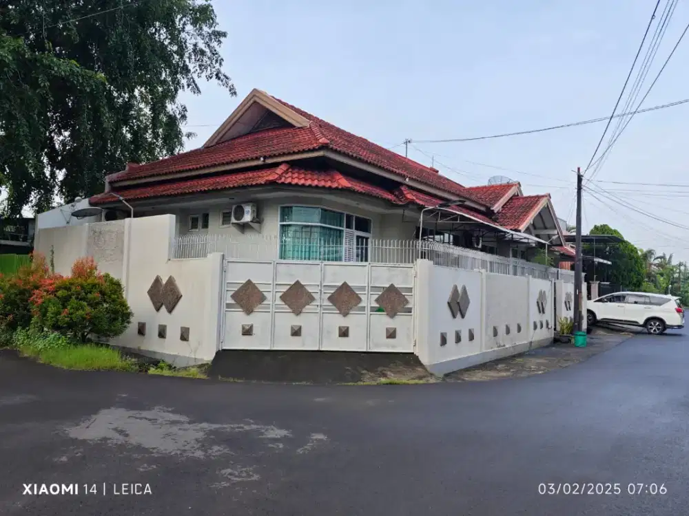 Rumah Hoek LB 170m2/LT 236m2 di Perum Cakrawala Tengah Semarang