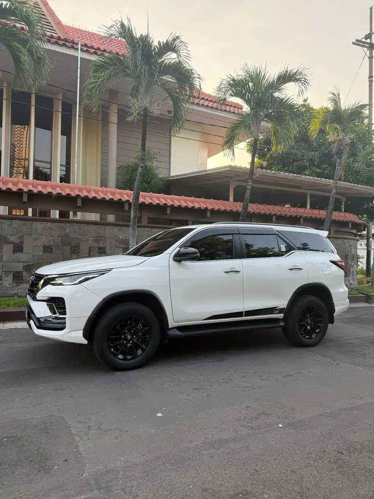 Fortuner 2023 Akhir GR Sport 2.8 Km 23rb Matic Diesel Warna Putih