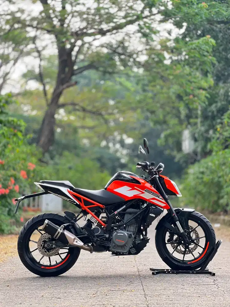 KTM DUKE 250 NON ABS ORANGE 2017 KM LOW PAJAK HIDUP SUPERB