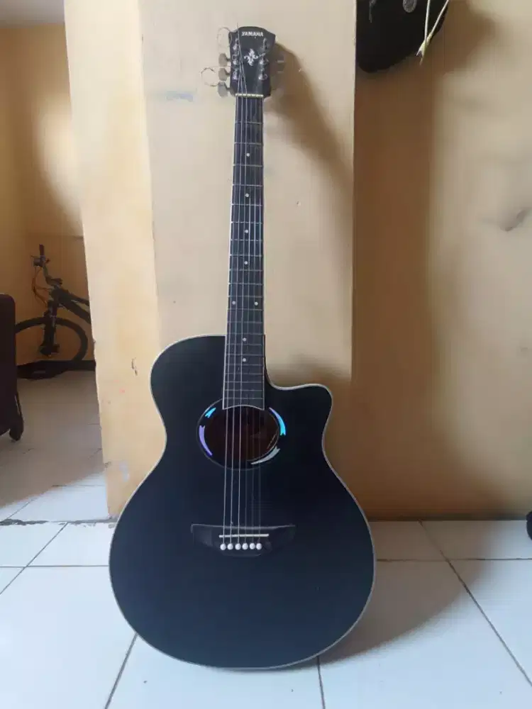 Di jual gitar Apx 500