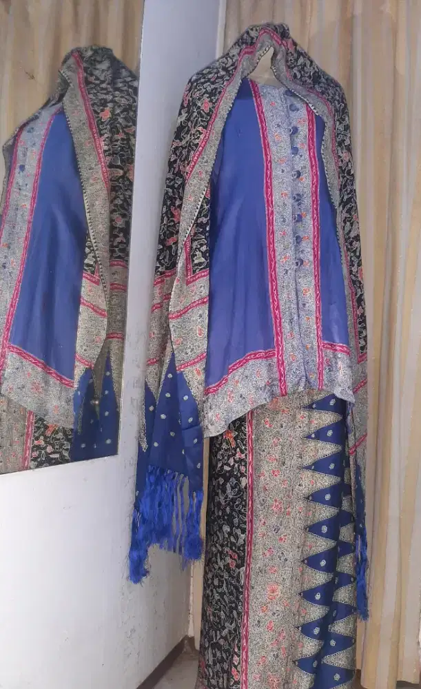Setelan baju kebaya