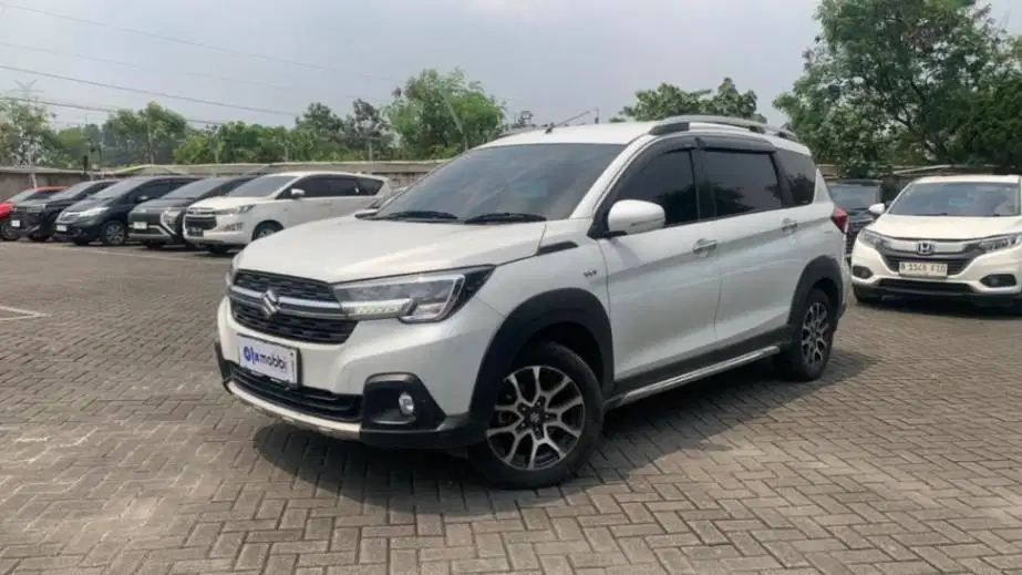 KM Rendah - Suzuki XL7 1.5 Beta Bensin-AT 2021