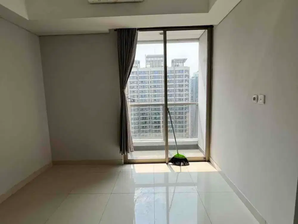 Studio semi furnish pool view