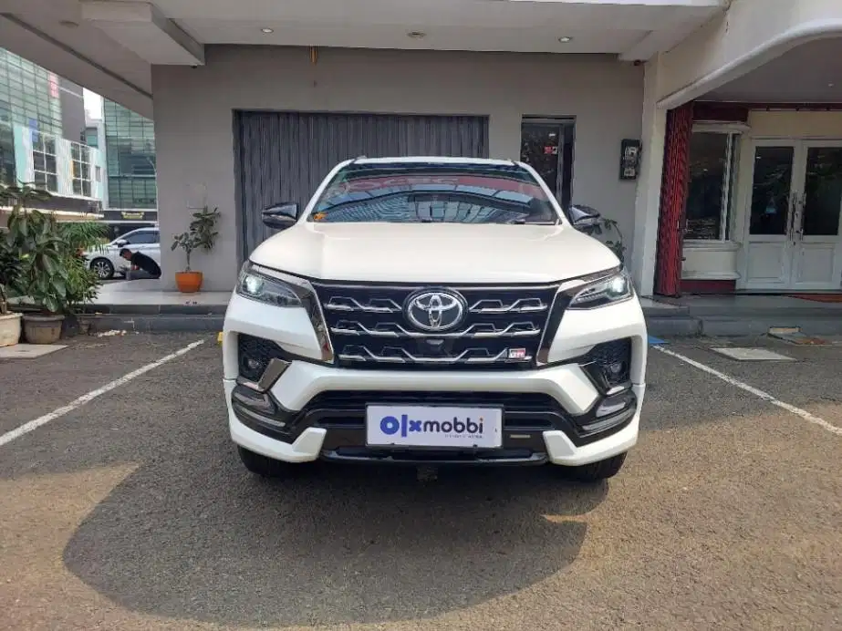 LOW DP Toyota Fortuner 2.8 4x2 GR Sport DSL Solar-AT 2022 8OK