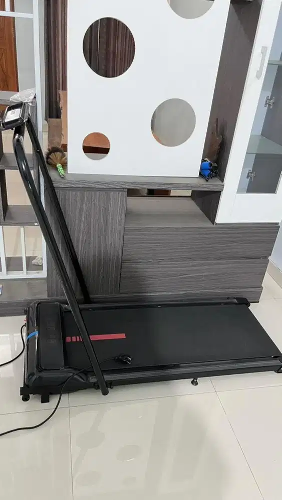 Treadmill Eletrik Lipat kondisi bagus jarang dipakai