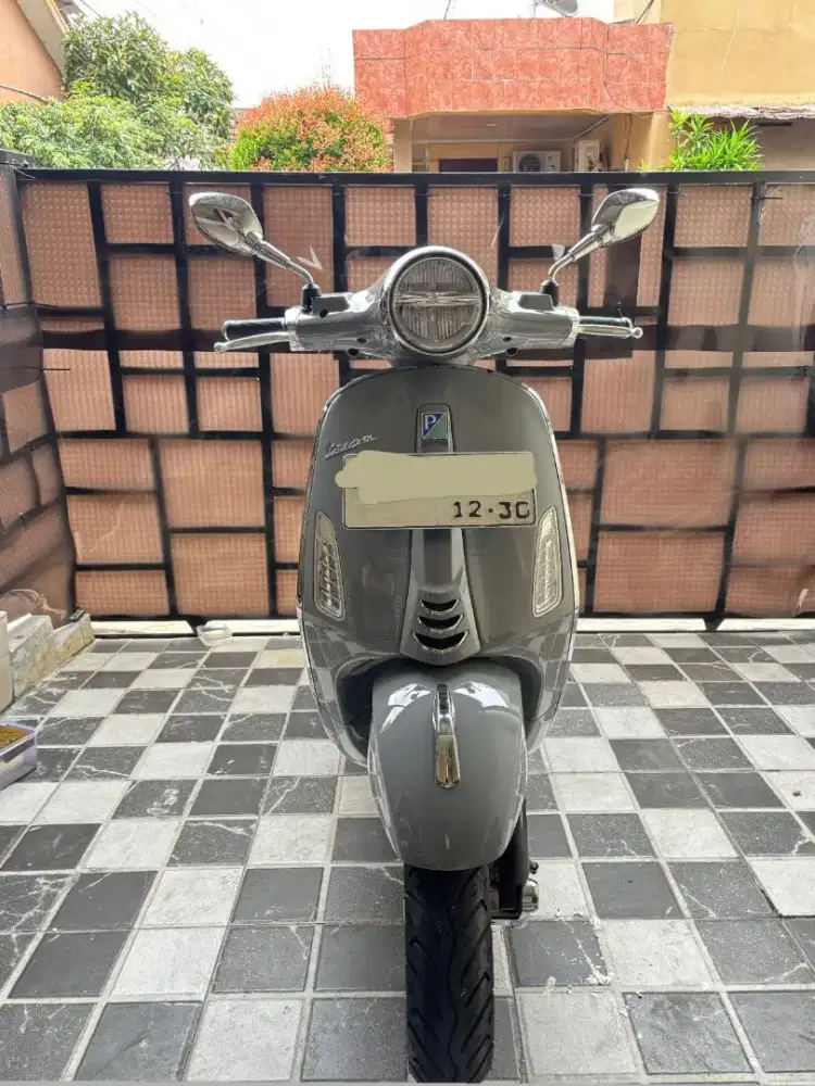 Vespa Primavera 150cc grey 2024