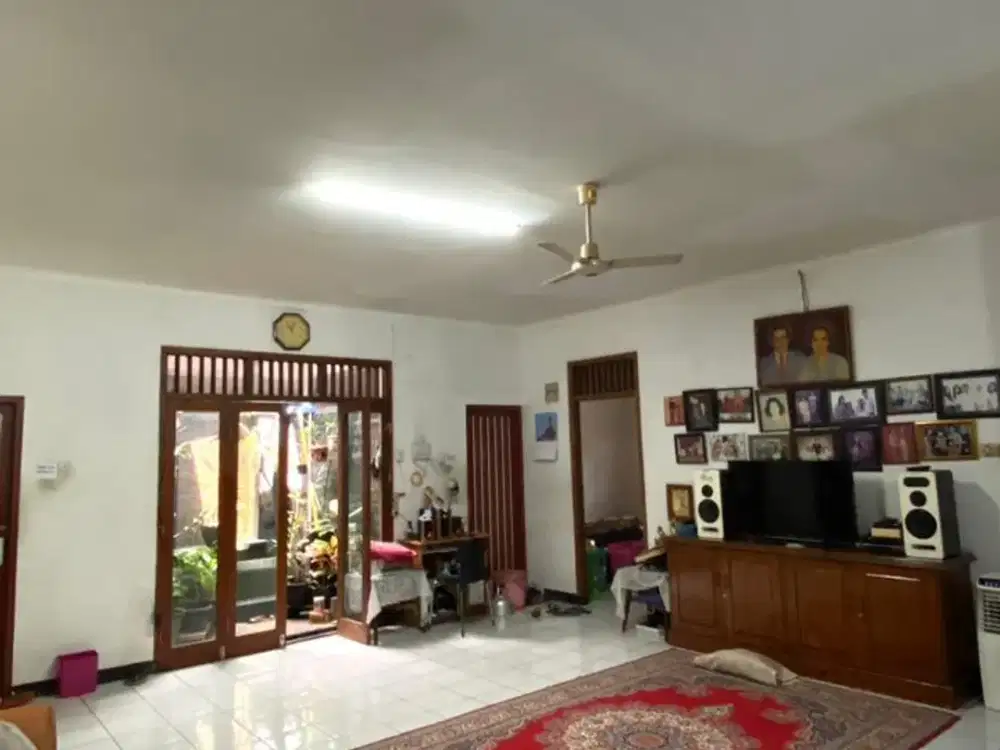 Rumah Hunian Strategis Pinggir Jalan 310 m2 di Sumedang Utara Ref.05590