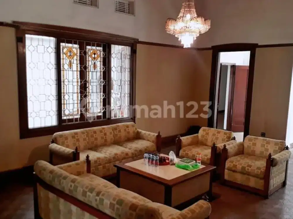 RUMAH BESAR HERITAGE DI SAYAP DAGO BANDUNG