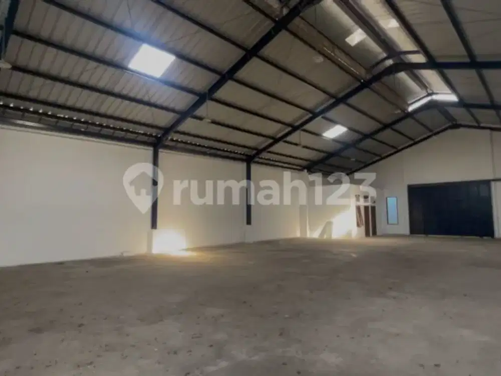 Disewakan Gudang Bagus Strategis di Jln Kusnan Cirebon