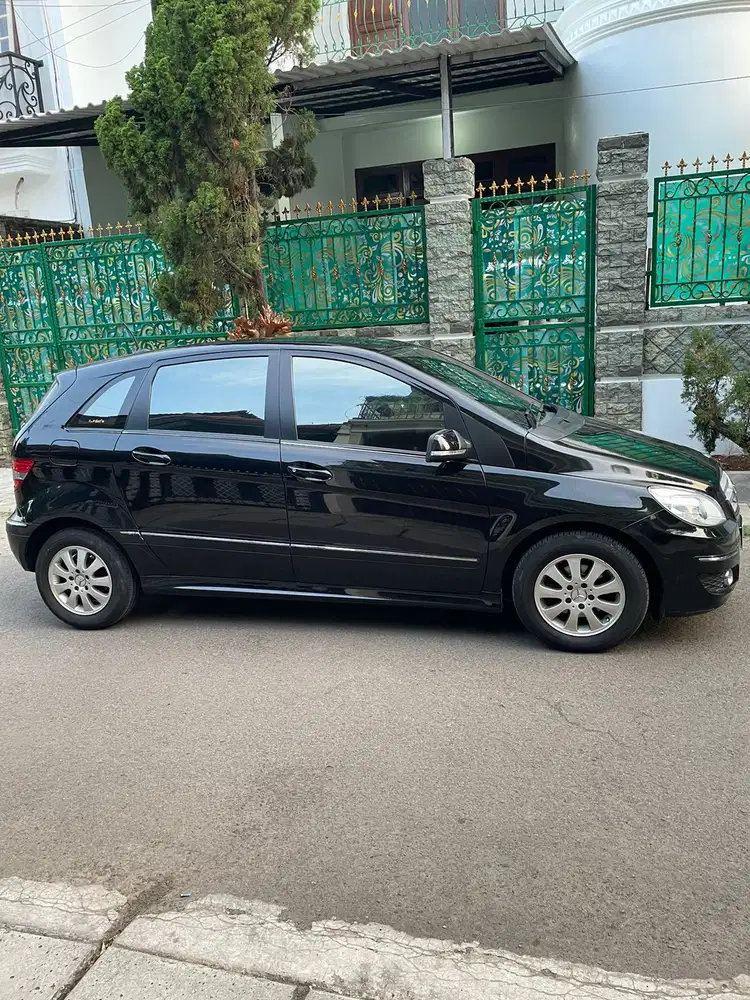 Mercedes-Benz B180 2010 Bensin