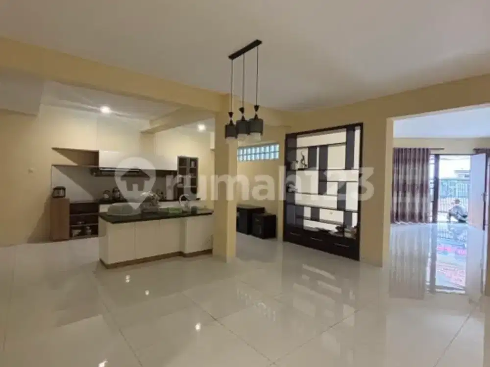 DISEWAKAN RUMAH STRATEGIS 2 FUNGSI DI BUAH BATU BANDUNG