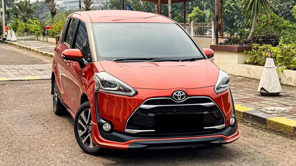 {Km 40rb} Toyota Sienta 1.5 Q AT Facelift 2020 limited orange metalik