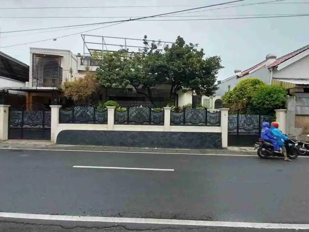 DIJUAL RUMAH ASRI DAN NYAMAN, DIPINGGIR JALAN, BEBAS BANJIR, JATIPADANG - PASAR MINGGU, JAKSEL