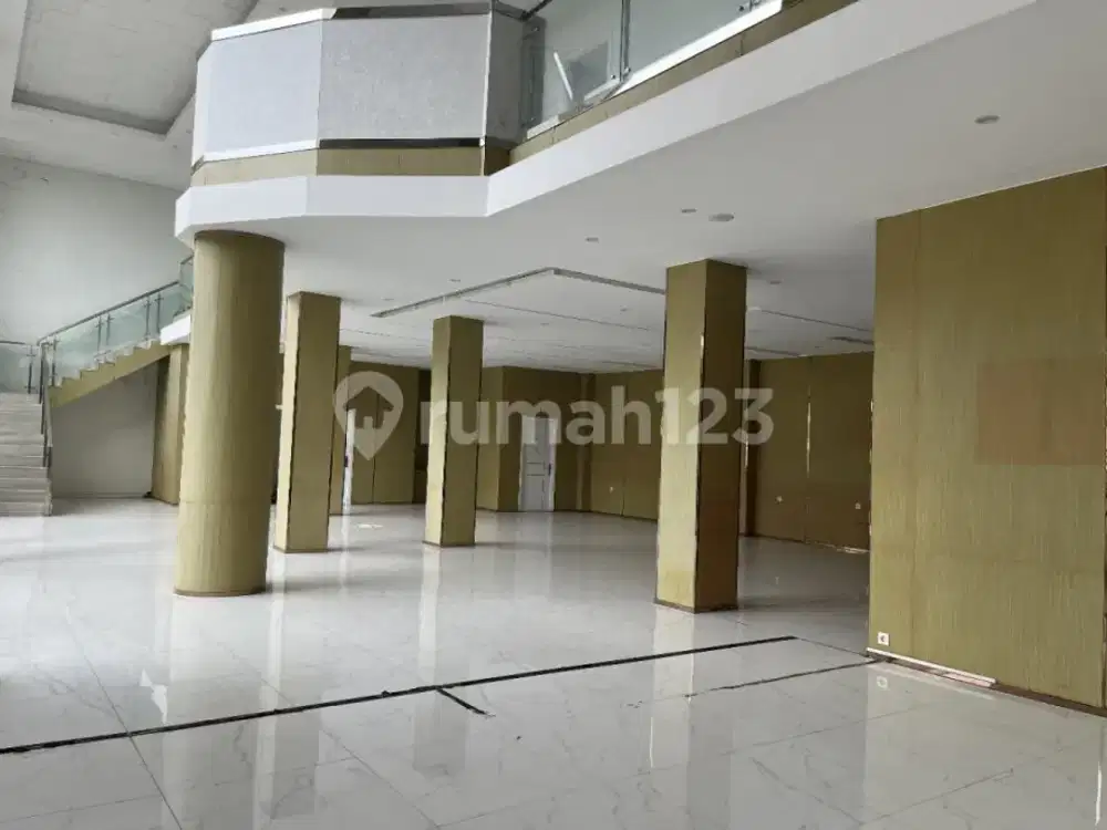 Disewakan Gedung / Showroom Raya Kelapa Dua Tangerang