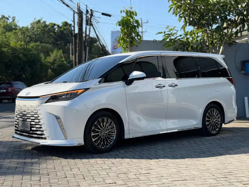 LEXUS LM 350 H 2025/2026