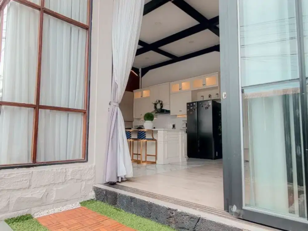 DIJUAL RUMAH NYAMAN 2,5 LANTAI SIAP HUNI DI KAWASAN GEGERKALONG BANDUNG