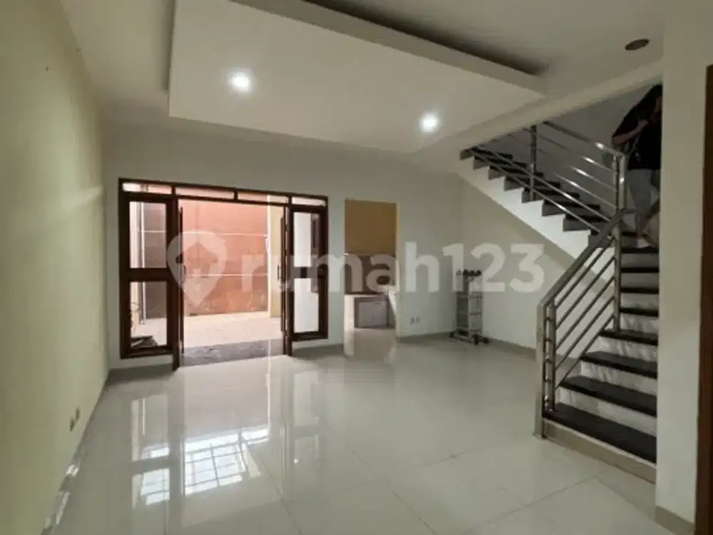 Dijual Rumah 2 Lantai Siap Huni di Buah Batu Bandung
