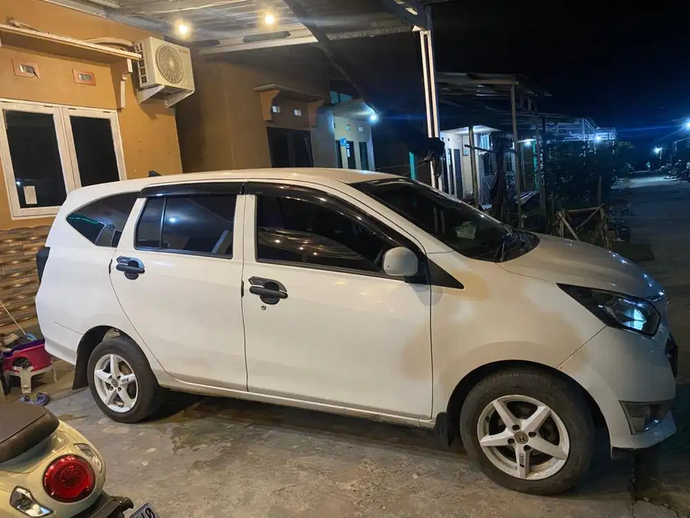 Di jual mobil daihatsu sigra type M manual