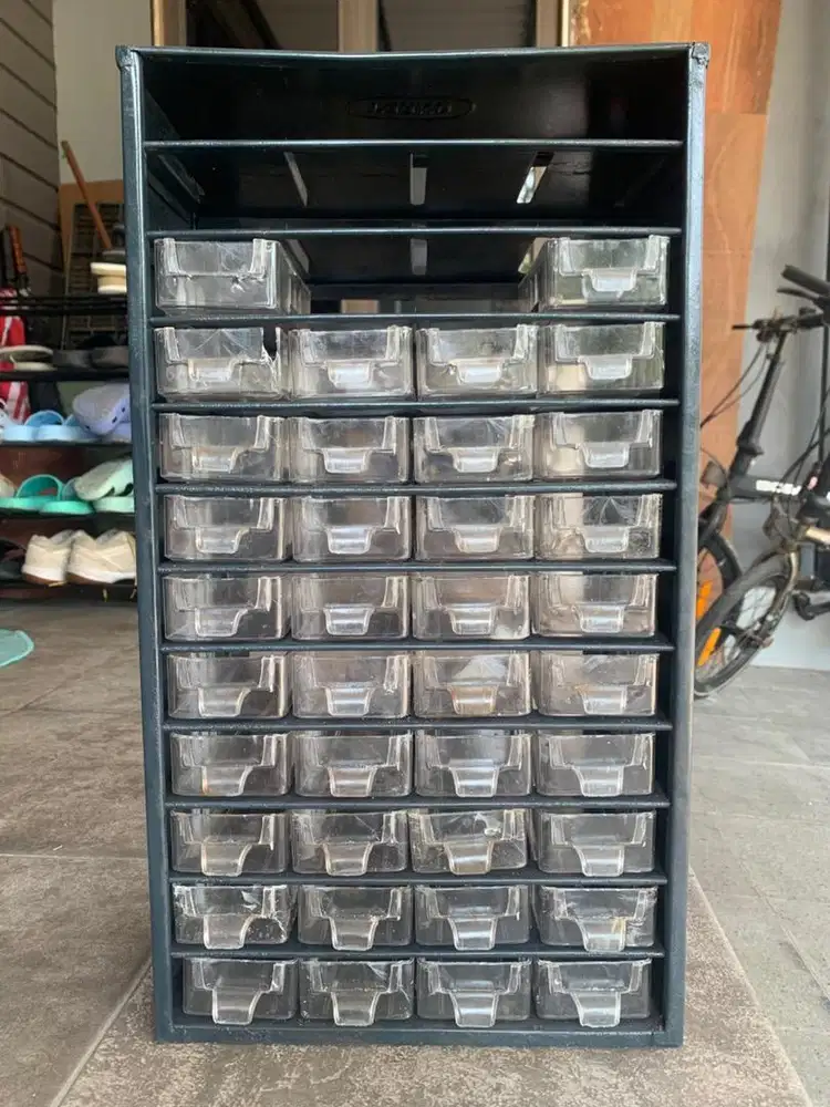 Cuci gudang dijual cepat Rak baut laci display cabinet besi komponen