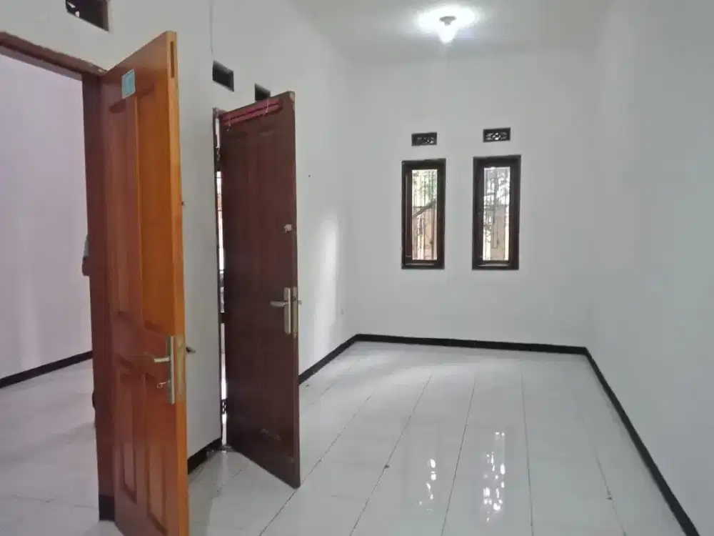 DISEWAKAN RUMAH KANTOR SIAP HUNI 2 LANTAI  DI SAYAP BUAH BATU BANDUNG