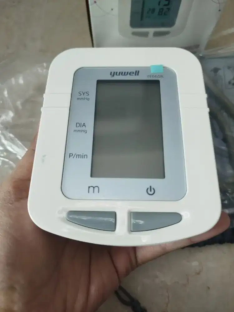 Preloved Alat Ukur Tekanan Darah Digital YUWELL YE660B Tensimeter