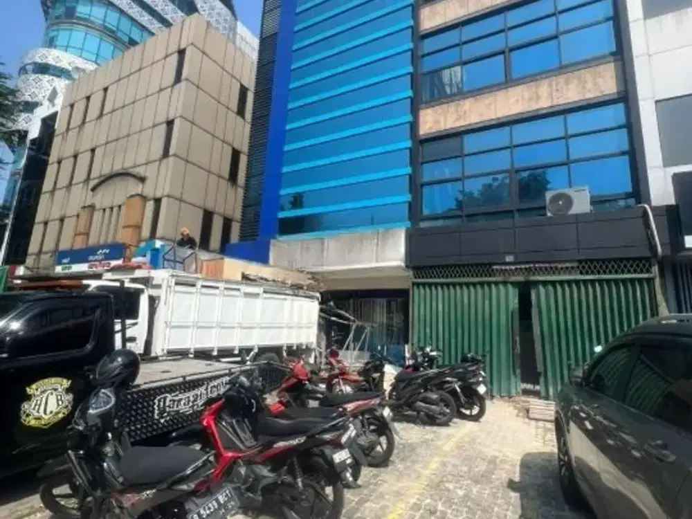 Disewakan Ruko Siap Pakai Ex Bank  Di Jalan  Raya perjuangan Kedoya Jakarta Barat