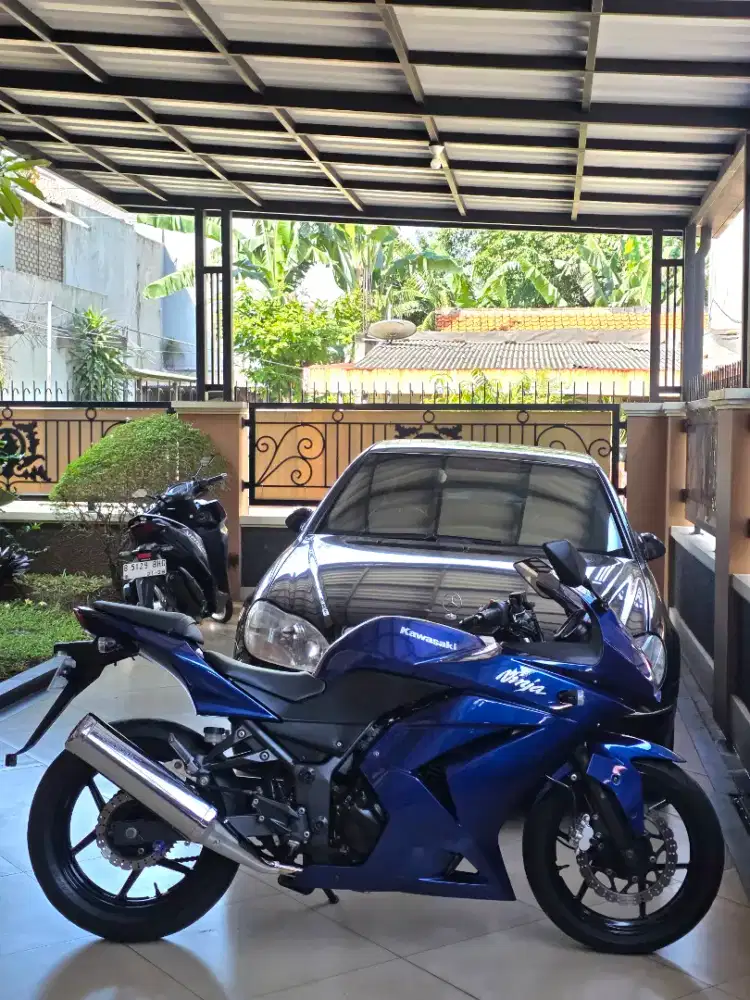 Kawasaki ninja 250R 2010 biru full original km low