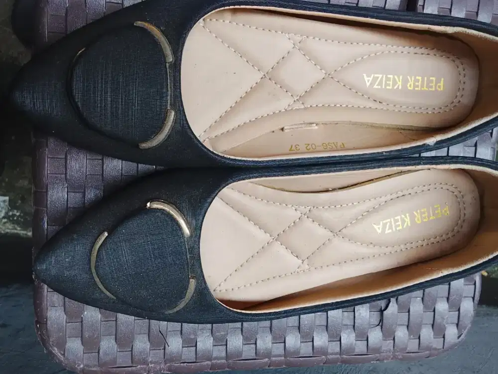 Sepatu wanita merk Peter Keiza