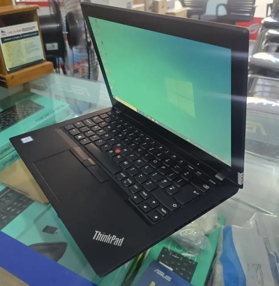 Lenovo Thinkpad i5 gen8 Ram 8gb ssd 256gb garansi 6 bln