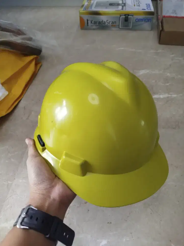 Preloved Helm Safety Proyek Warna Kuning Size M VGS