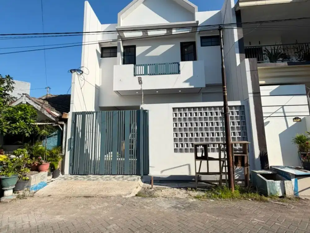 RUMAH MINIMALIS 2 LANTAI SIAP HUNI DI KEPUH PERMAI