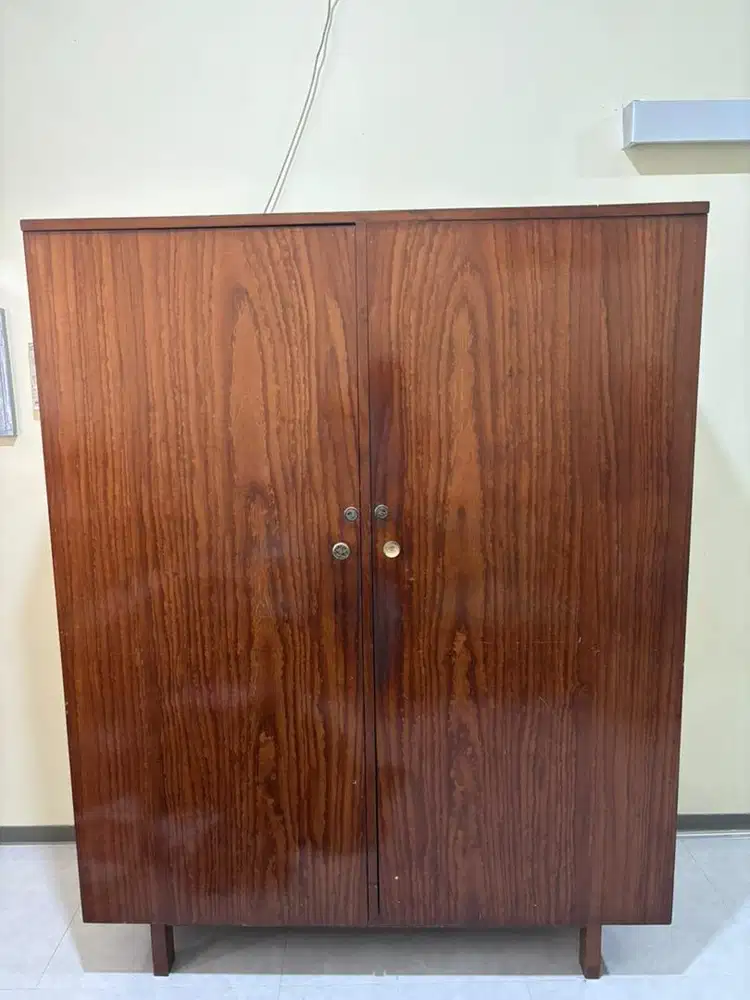 Lemari kayu jati