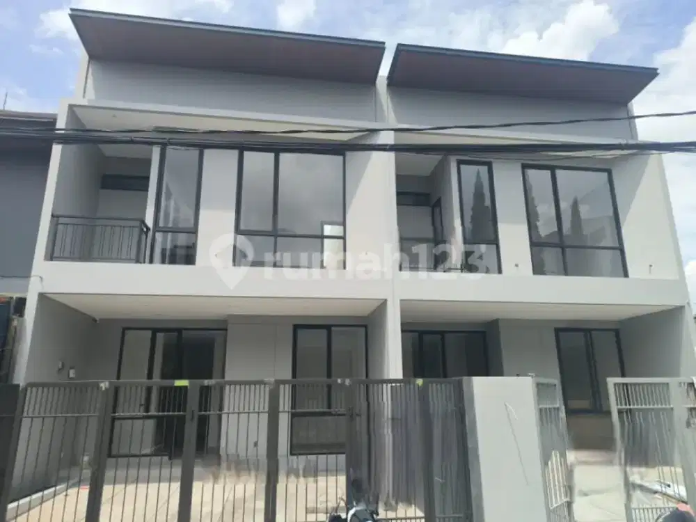 Rumah Baru Siap Huni 2 Lantai di Komplek Setra Sari Pasteur