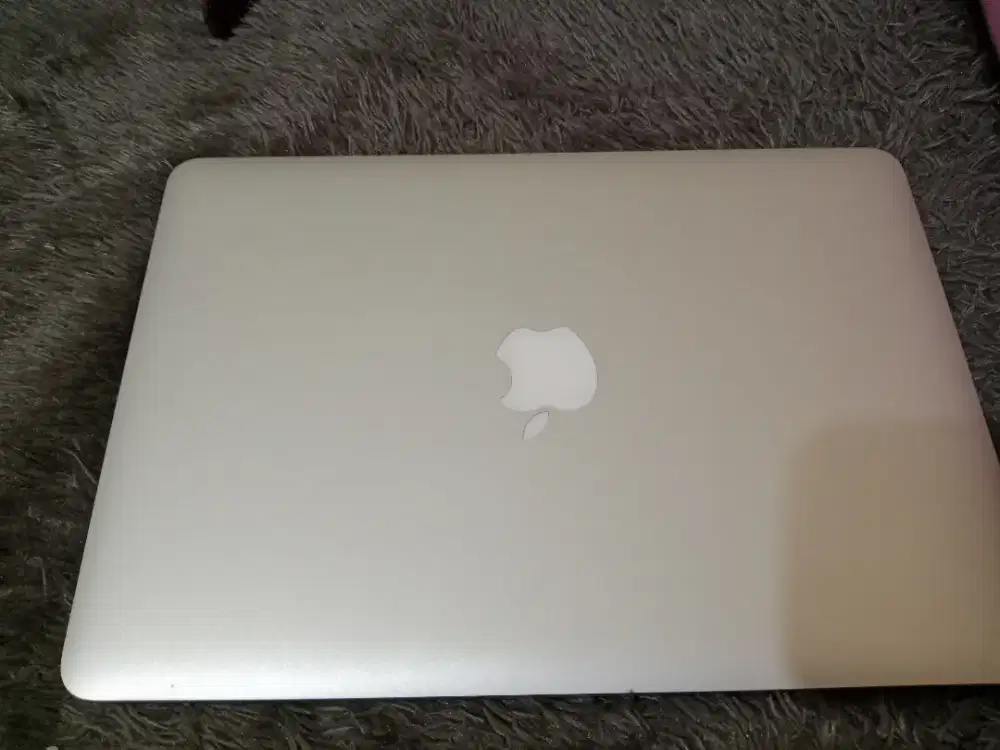 Macbook Pro 2015 13 inch 8/128 GB Like New (Free Charger)