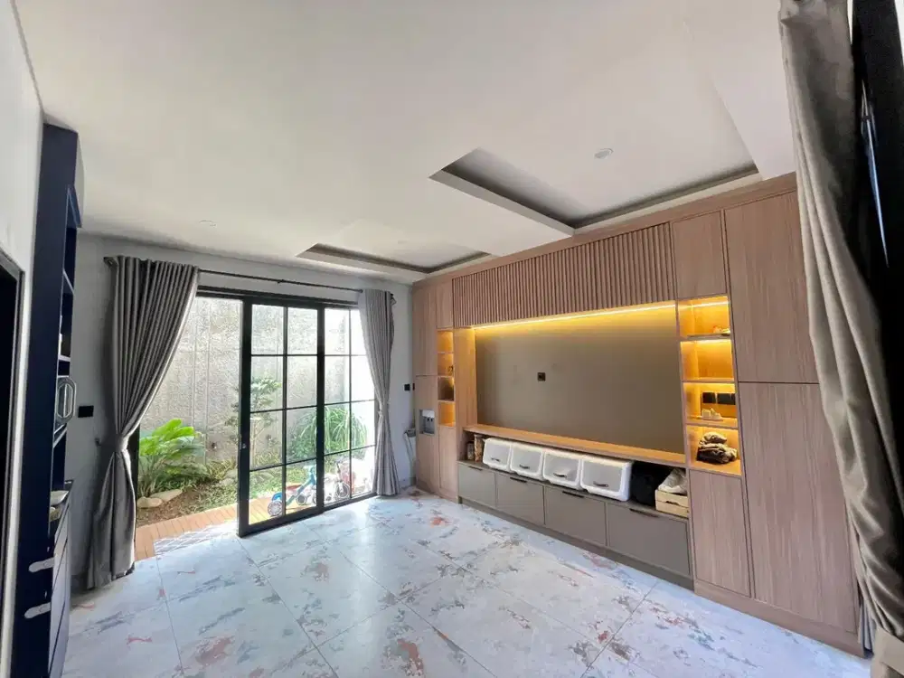 DIJUAL RUMAH FURNISH 2,5 LANTAI DI ROSE VILLAGE CIWARUGA BANDUNG