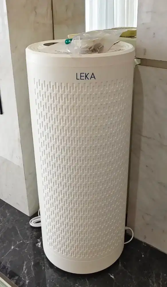 air purifier (pembersih udara) merek LEKA.