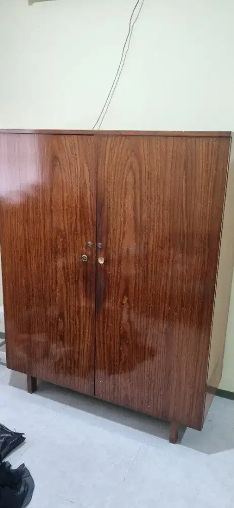 lemari kayu jati antik jaman dulu punya