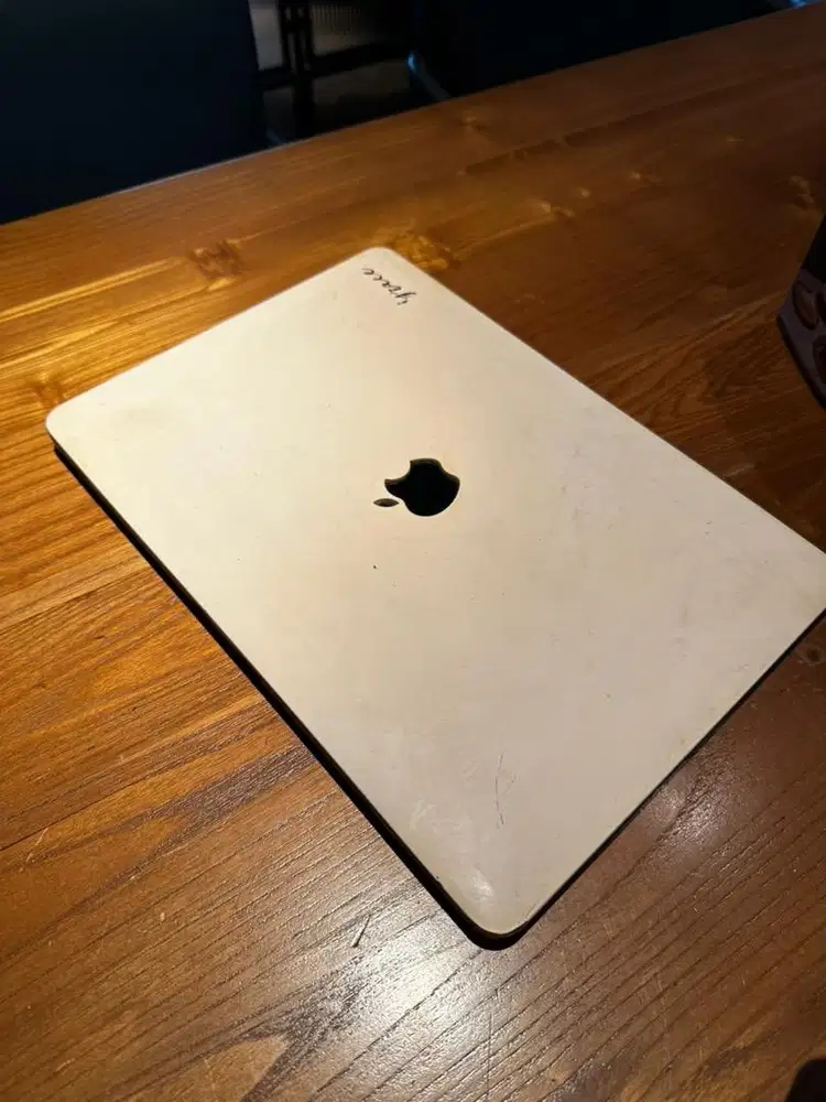 Macbook pro 13 inch 2019. Touchbar